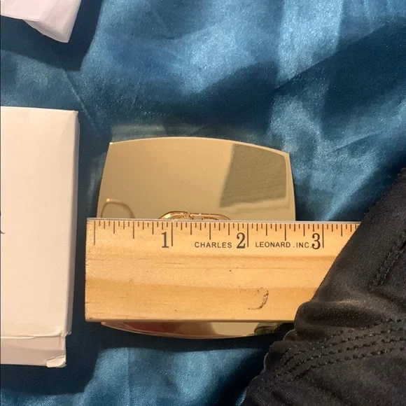 Dior Luxurious Gold Compact (heavy) - Picture 3 of 6